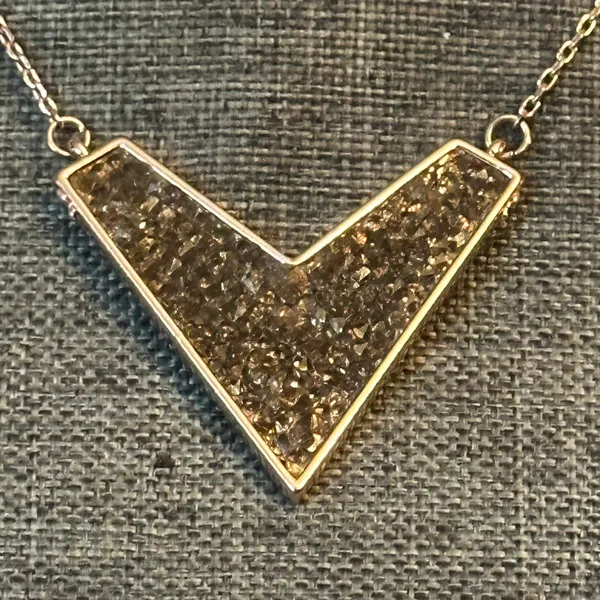 Jessica Simpson Gravel Chevron Necklace - Image 3
