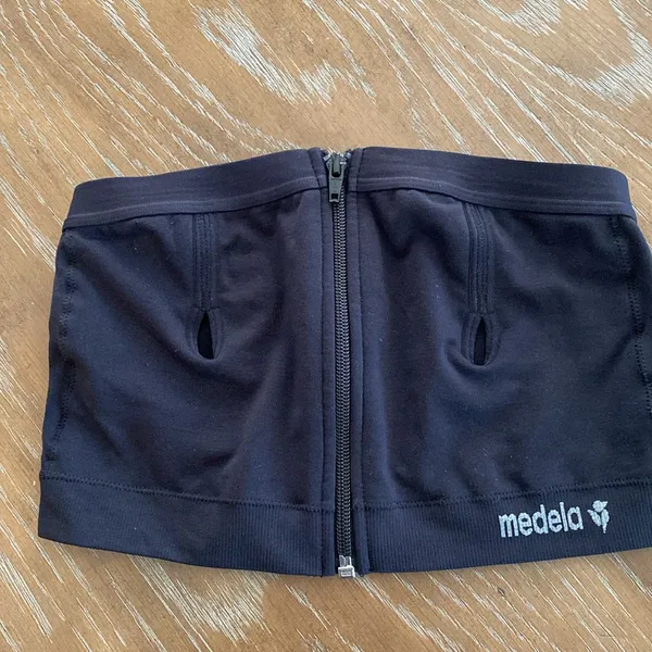 Medela Easy Expression Hands Free Pumping Bra Black Size M - Image 4