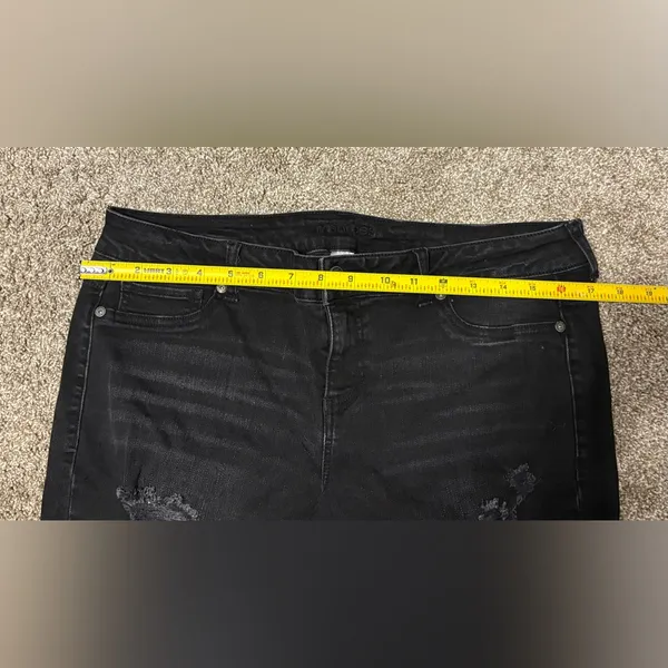 (Maurices) Black Distressed Skinny Jeans: Size XL-R - Image 5