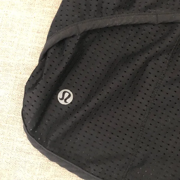 Lululemon Perforated Mesh Look Speed Shorts Athletic Running Black 4 Small - Image 4