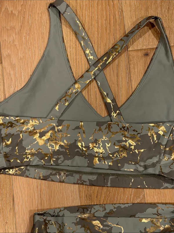 Carbon38 set‎ Marble Shine set 7/8 Leggings in Sage Green and Gold and bra - Image 5