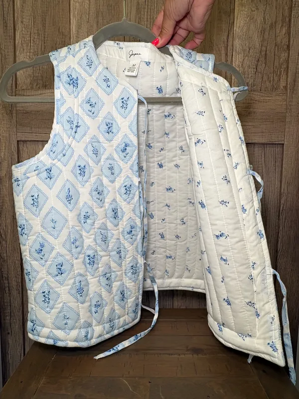 Japna Floral Quilted Diamond Tie-Front Vest - Size M 💙 - Image 3