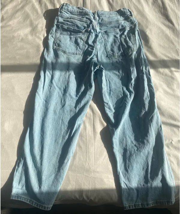 Loose Light Wash High-Rise Jeans - Image 3