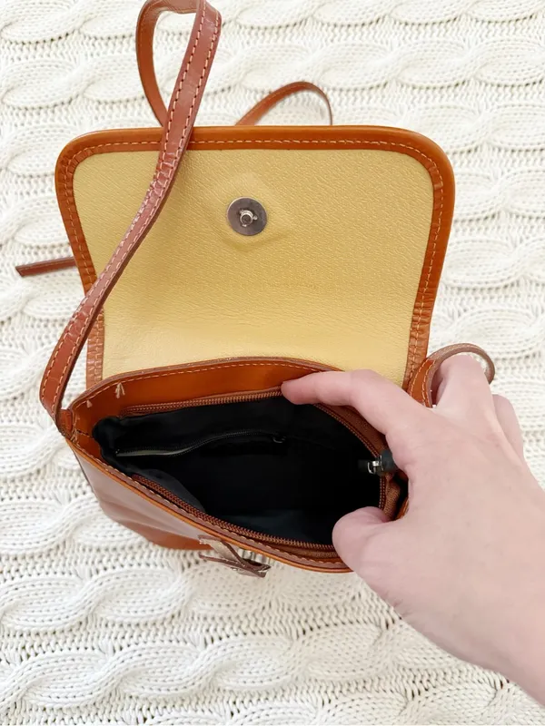 Vera Pelle Leather Crossbody Bag in Cognac Brown - Image 6