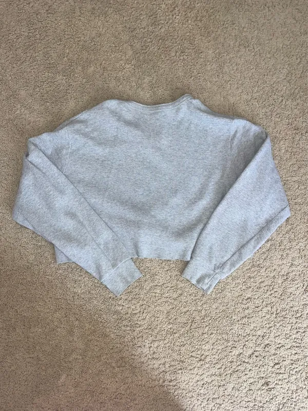 Brandy Melville Long Sleeve Cropped Top - Image 3