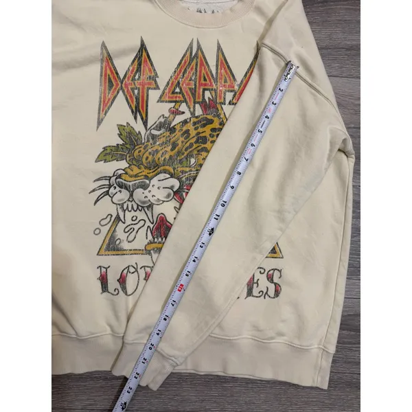 Def Leppard Love Bites Graphic Sweatshirt S Cream Goodie Two Sleeves Oversized - Image 7