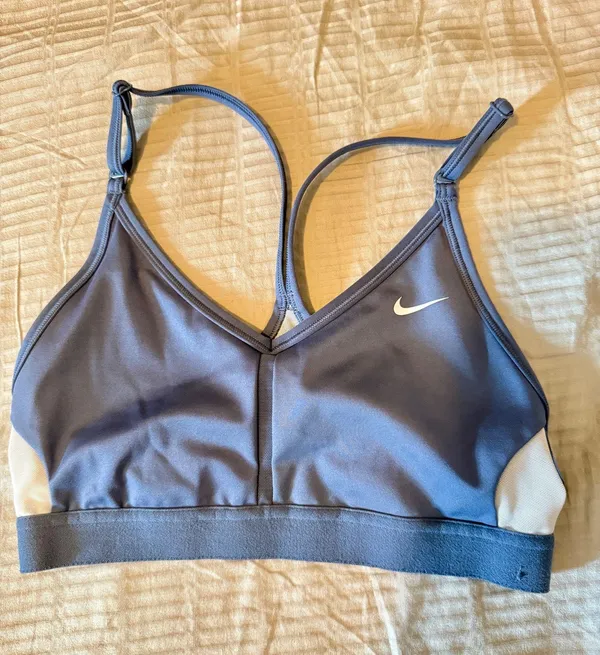 Nike IndyWomen's Light-Support Padded V-Neck - Image 2