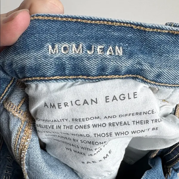 American Eagle Mom Jeans Size 2 SHORT - Image 5