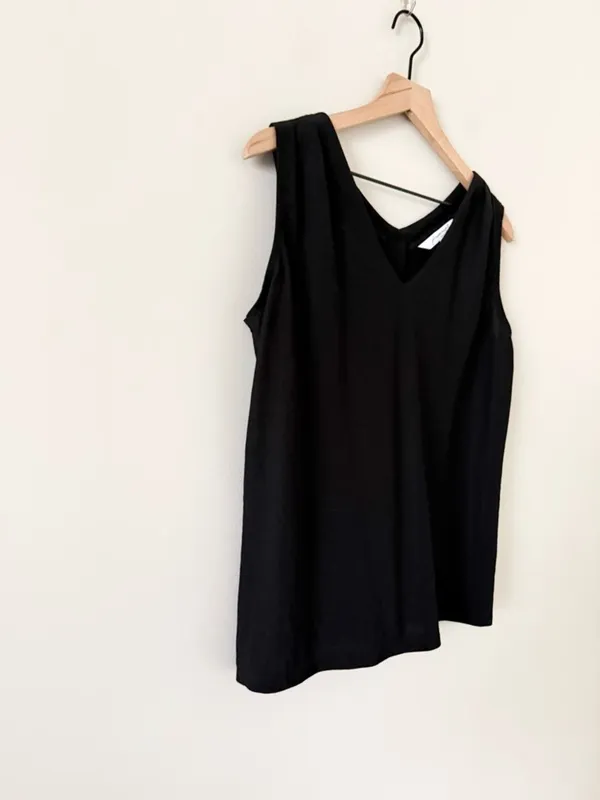 Foxcroft NYC Black V-Neck Sleeveless Tank Button Back Size M - Image 2