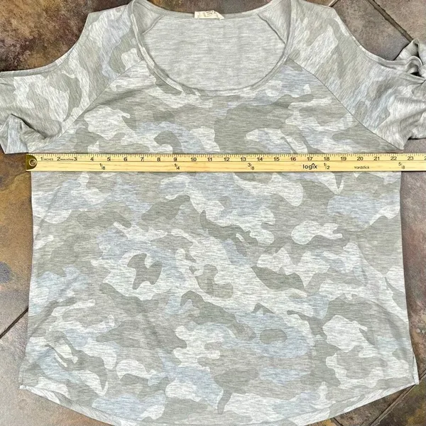 Jane & Delancey Camouflage Cold-Shoulder Cutouts Bow-Tie Short Sleeves. Knit Top - Image 3