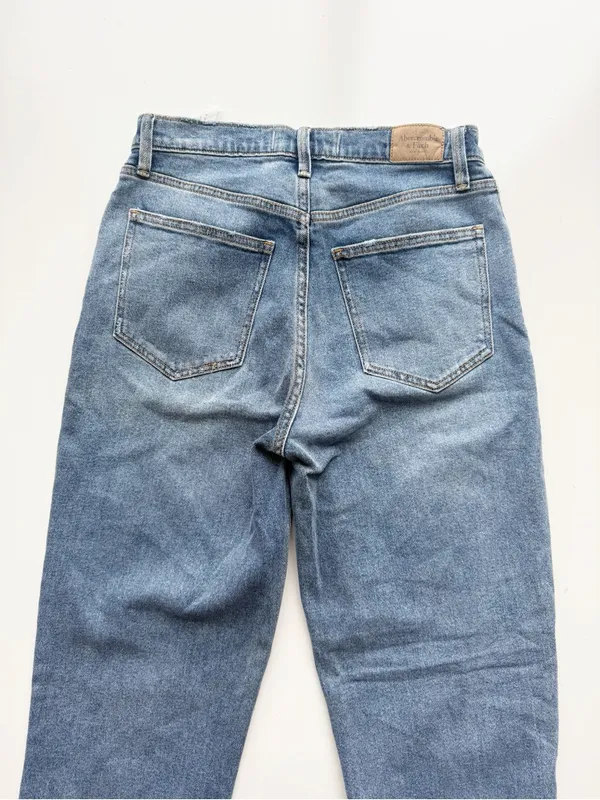 Abercrombie & Fitch 90’s Straight Ultra High Rise Jeans Size 6 - Image 6