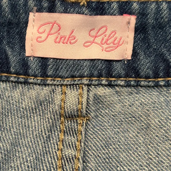 Pink Lily High Rise Distressed 5 Button Light Blue Jeans size 9 - Image 3