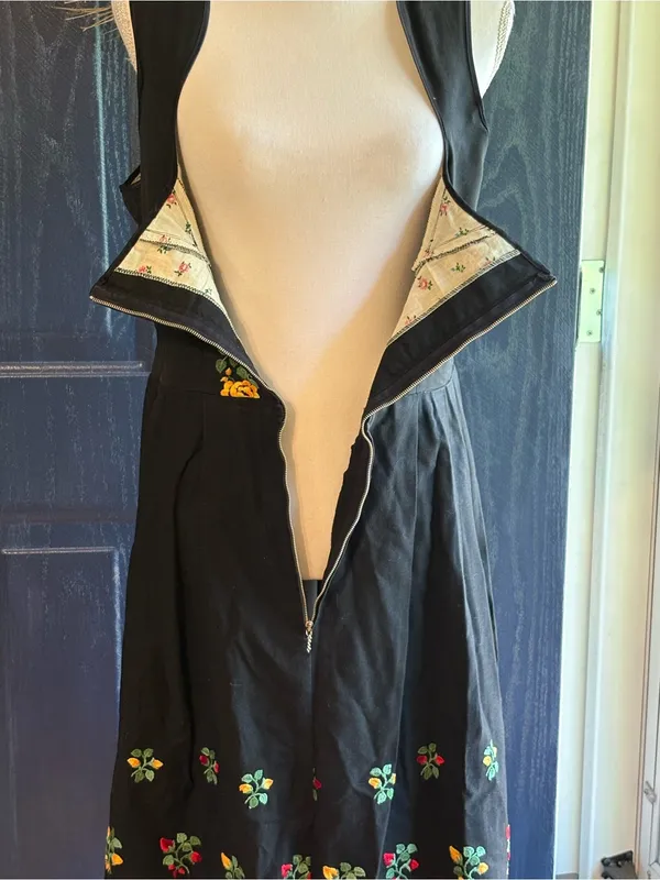 Vintage Riehl Modell Berchtesgaden German Dirndl Dress Black Floral Embroidery M - Image 6