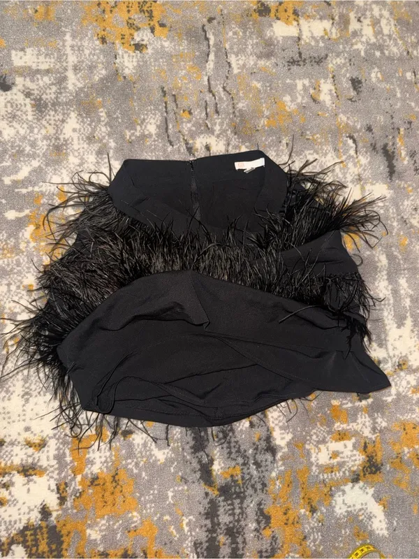 Gianni Bini GB black feather mini skirt size small - Image 3