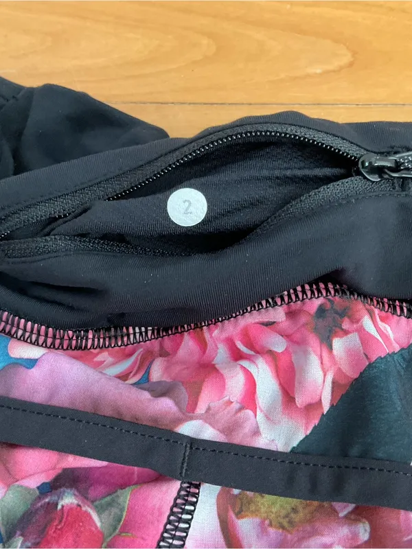 Lululemon Run: Speed Short *4-way Stretch Secret Garden / Black Sz 2 - Image 10