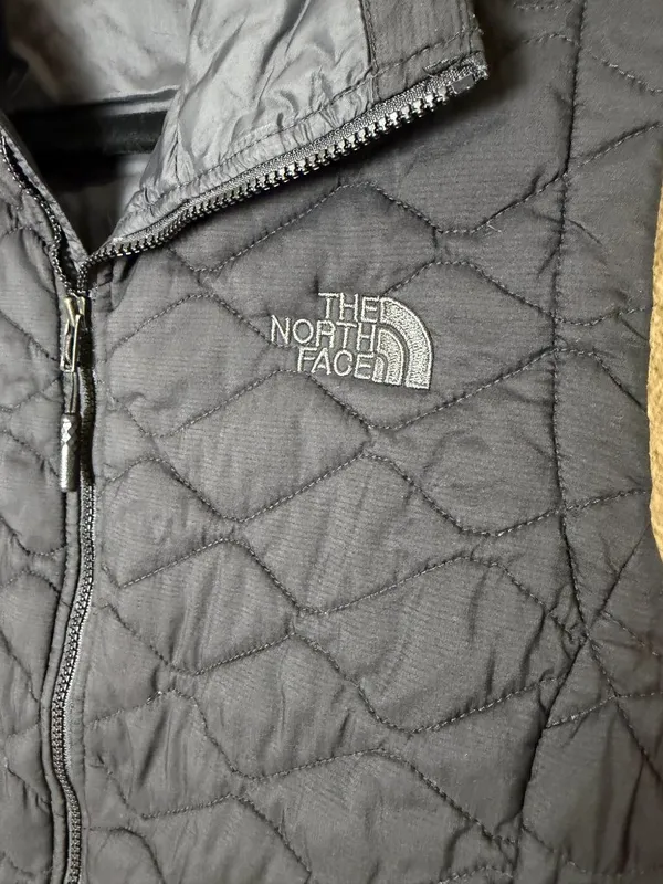 The North Face Thermoball Insulated Puffer Vest Size Small Black - Image 3