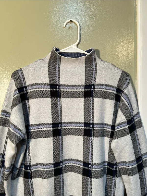 Tahari Women's Size Large Mock Neck Sweater‎ Light Gray Black Blue Plaid - Image 3