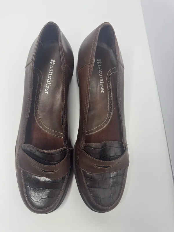 Naturalizer Brown Leather Kitten Heels Timeless Design Size 7 - Image 2