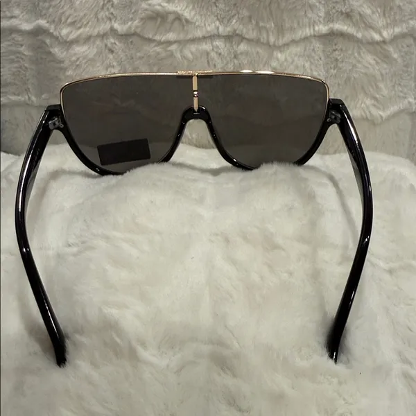 *NWOT* GUESS | Aviator Shield | Black & Mirror Gold | Sunglasses - Image 3