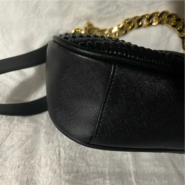 Aldo Black Textured Faux Leather Shoulder Bag Chunky Chain Detail and Lion Logo - Image 10