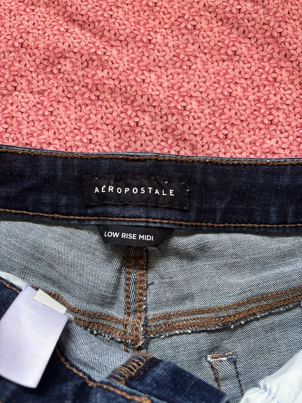Aeropostale Low-Rise Midi Denim Shorts - Image 2