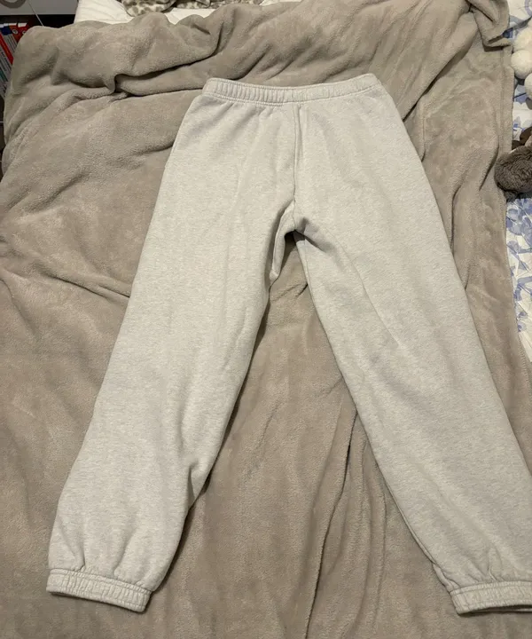 Aritzia Sweatpants - Image 5