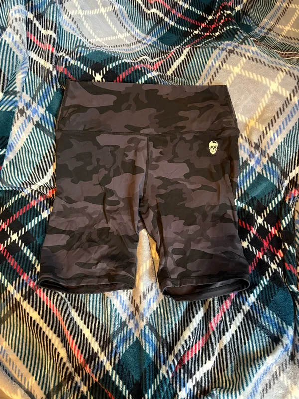 Gymreapers Black Camo Shorts Size M - Image 2