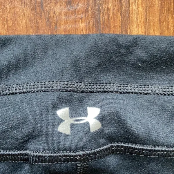 Under Armour‎ fitted Capri leggings black and white size medium - Image 6