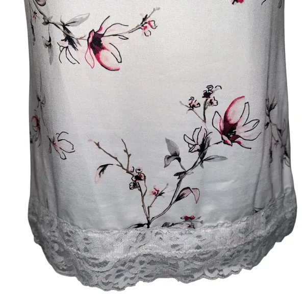 WHITE‎ HOUSE BLACK MARKET White Floral Lace Trim Cami Tank Top EUC Size XS - Image 4