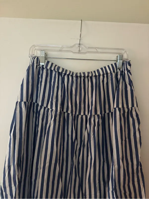 Old Navy Blue and White Striped A-Line Midi Skirt Size Medium - Image 7
