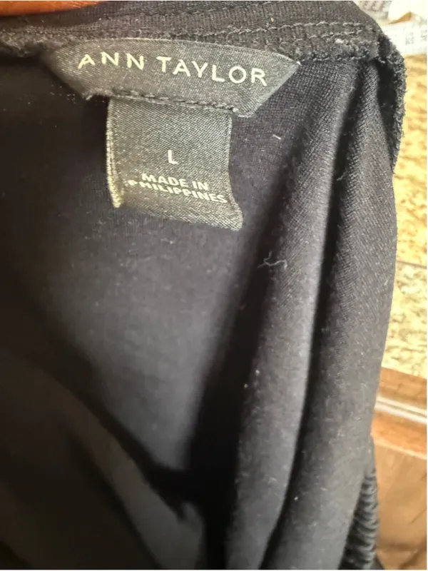 Women's Ann Taylor Black Scalloped Hem Blouse Size L - Image 6