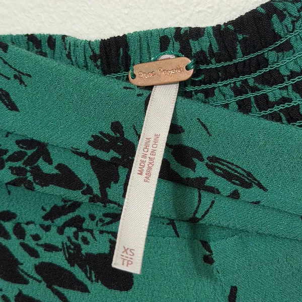 Free People Boho Floral Wide Leg Crop Pants Size XS Green Tropical - Image 3