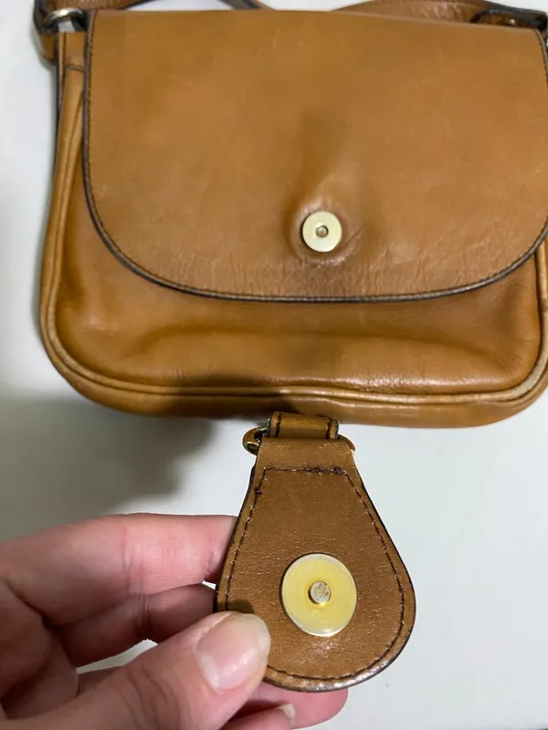 Vintage Tan Leather Crossbody Shoulder Bag Adjustable Strap Magnetic Closure - Image 3