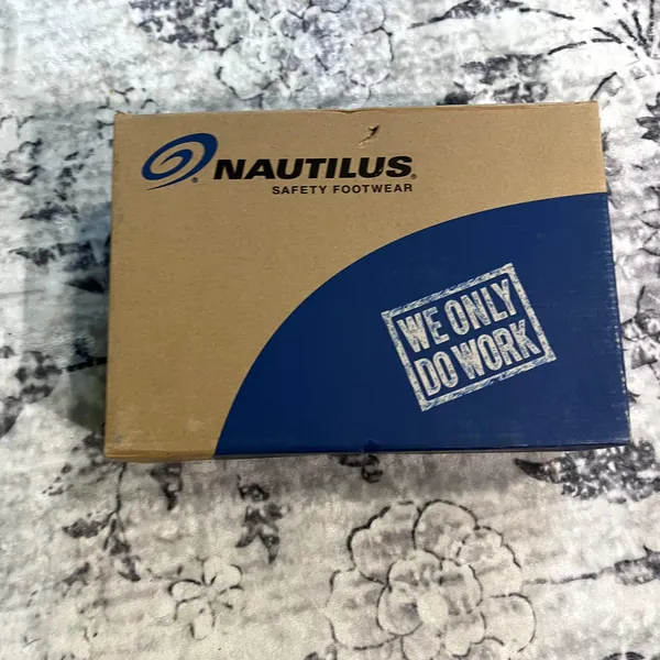 Nautilus Women's N1061 Safety Comp Toe Sneakers Sz 5M - Image 2