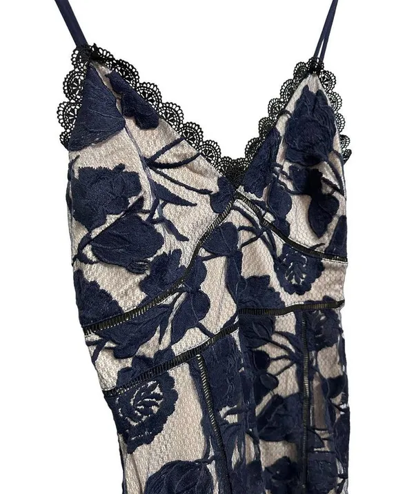 Lulu’s Alluring Dream Floral Mesh Lace Trumpet Midi navy Dress size Small NEW - Image 4