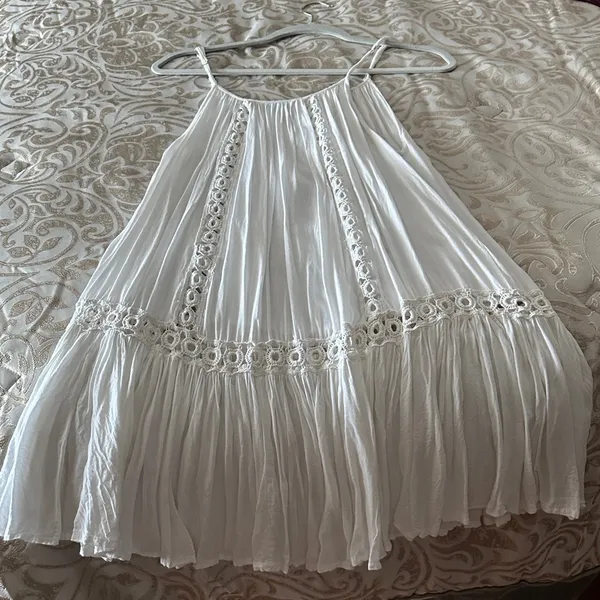 Elegant Cream Sleeveless Dress - Image 3