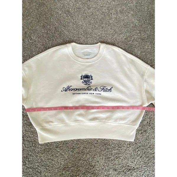 Abercrombie & Fitch Embroidered Logo Cream Cropped Sweatshirt - Small - Image 4