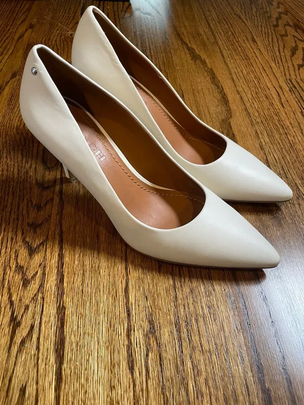 Coach White Leather Pointed Toe Stiletto Heels Pumps Size 8 - Image 2