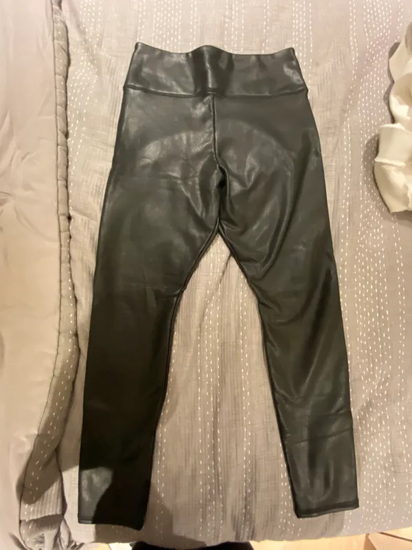 Hollister Ultra High-Rise Faux Leather Leggings - Image 3