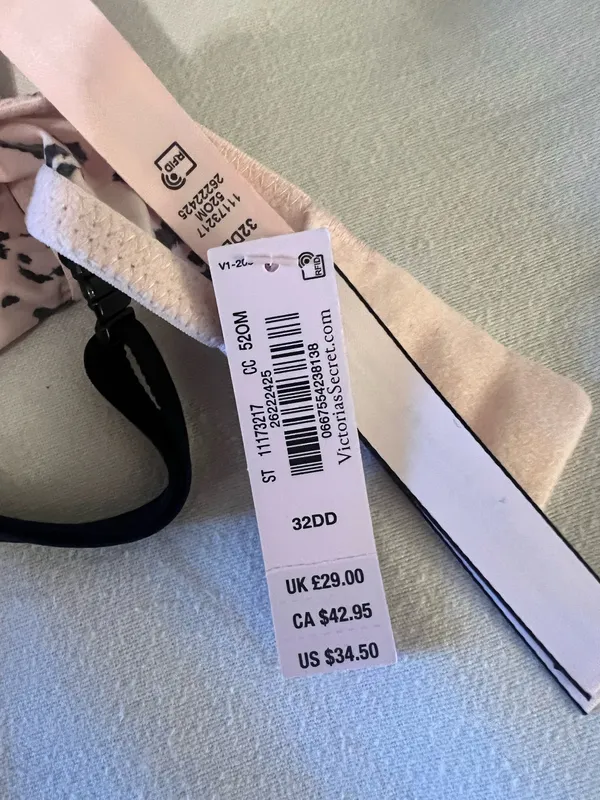 Victoria's Secret NWT Push Up Bra Size 32DD - Image 3