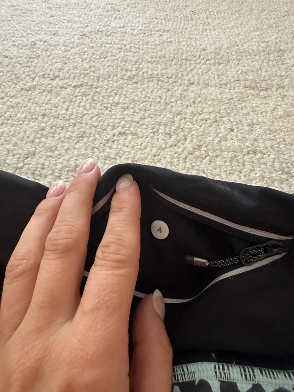 Lululemon Shorts 2.5" - Image 3