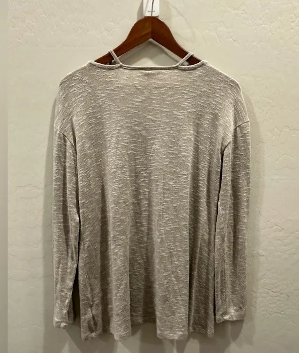 Juicy Couture beige long sleeve size medium - Image 2