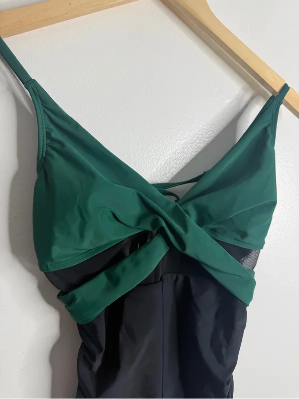 Cupshe Green Black Tummy Control Cut-Out One-Piece Medium Beach Vacation Coastal - Image 5