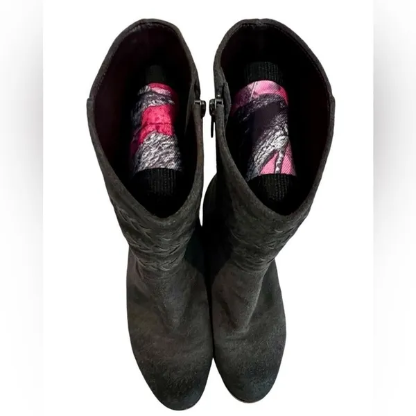 UGG Australia 3282 Cailyn Western Mid Calf Brown Suede‎ Distressed Boot sz 9 - Image 3