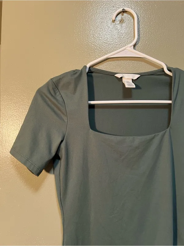 H&M Women's Size XS Square-Neck Top Sage Green Short Sleeve Stretch Soft Fitted - Image 3