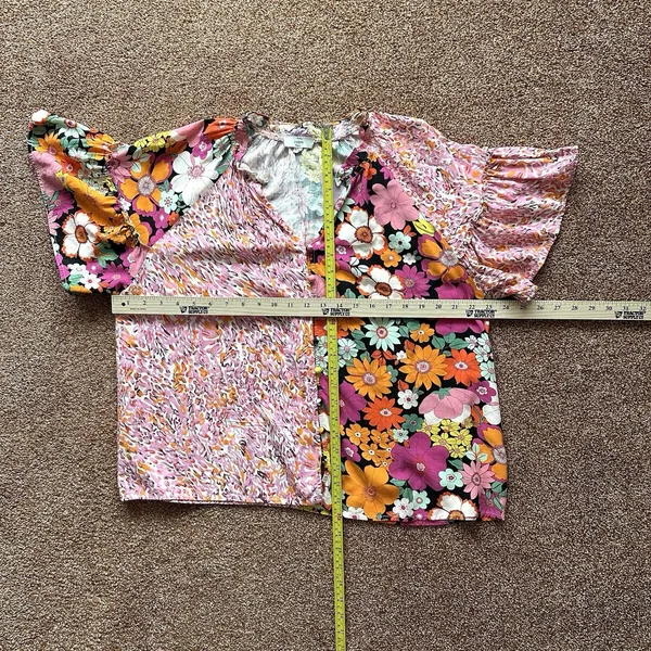 Entro Top Women's Lg Flutter Sleeve V-Neck Boho Floral Patchwork Mixed Print Fun - Image 5