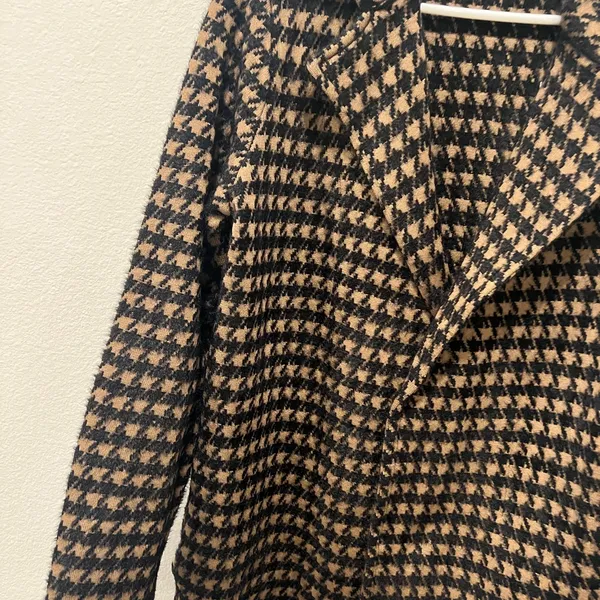 Tahari Black and Tan Houndstooth Trench Coat Size L - Image 3