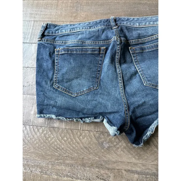 Torrid women's Blue Distressed 3" Jean Shorts Size‎ 18 - Image 8