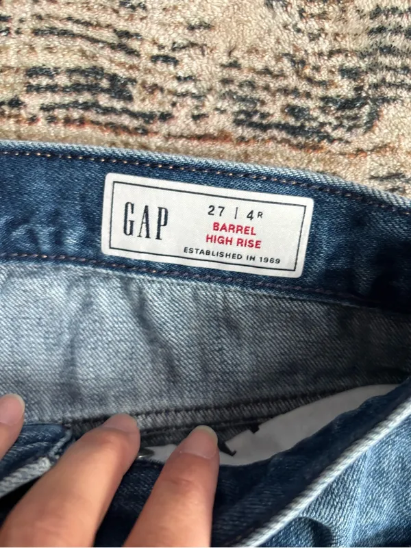 Gap high rise barrel jeans - Image 2