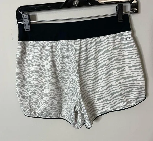 Nike Dri Fit Black Gray Athletic Shorts Swoosh Logo Women’s Large Excellent Cond - Image 6